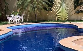 Casa Charmosa com Piscina - Quartos Privativos